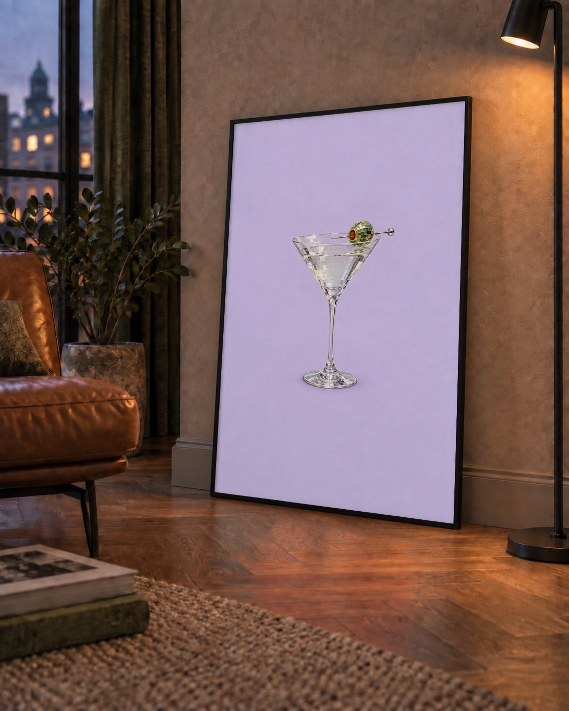 Işıltılı Martini: Modern Disco Stili Poster Baskı — çerçeveli hâliyle bir ev duvarında