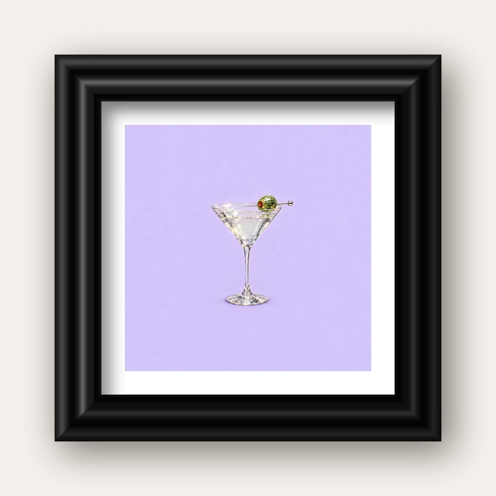 Işıltılı Martini: Modern Disco Stili Poster Baskı — siyah galeri çerçeveli paspartulu