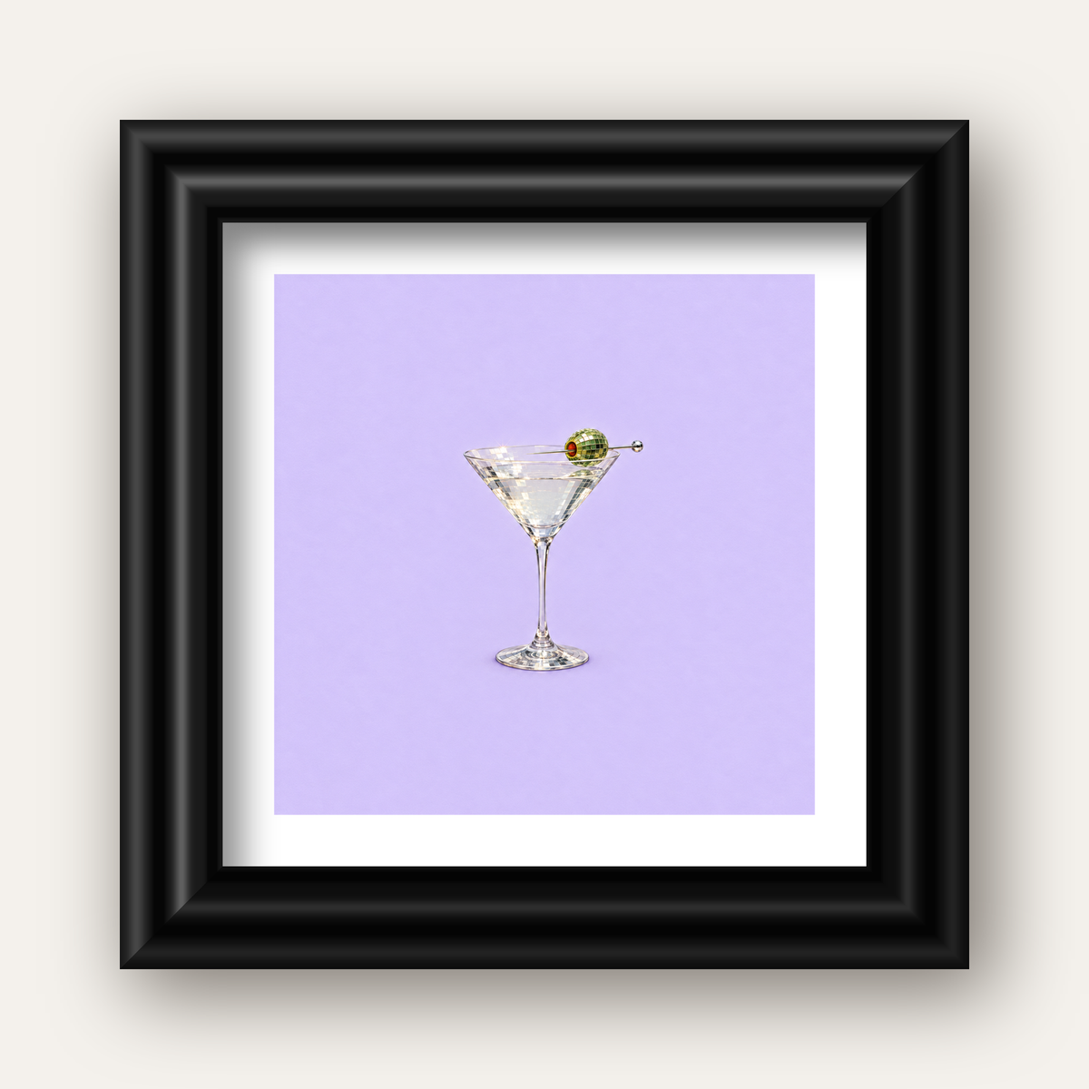 Işıltılı Martini: Modern Disco Stili Poster Baskı — siyah galeri çerçeveli paspartulu