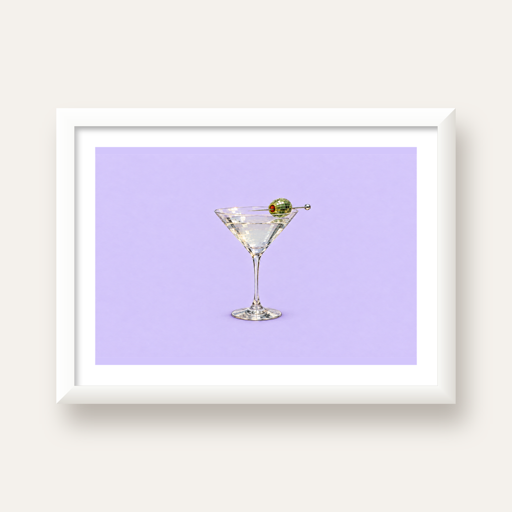 Işıltılı Martini: Modern Disco Stili Poster Baskı — beyaz çerçeveli yatay poster