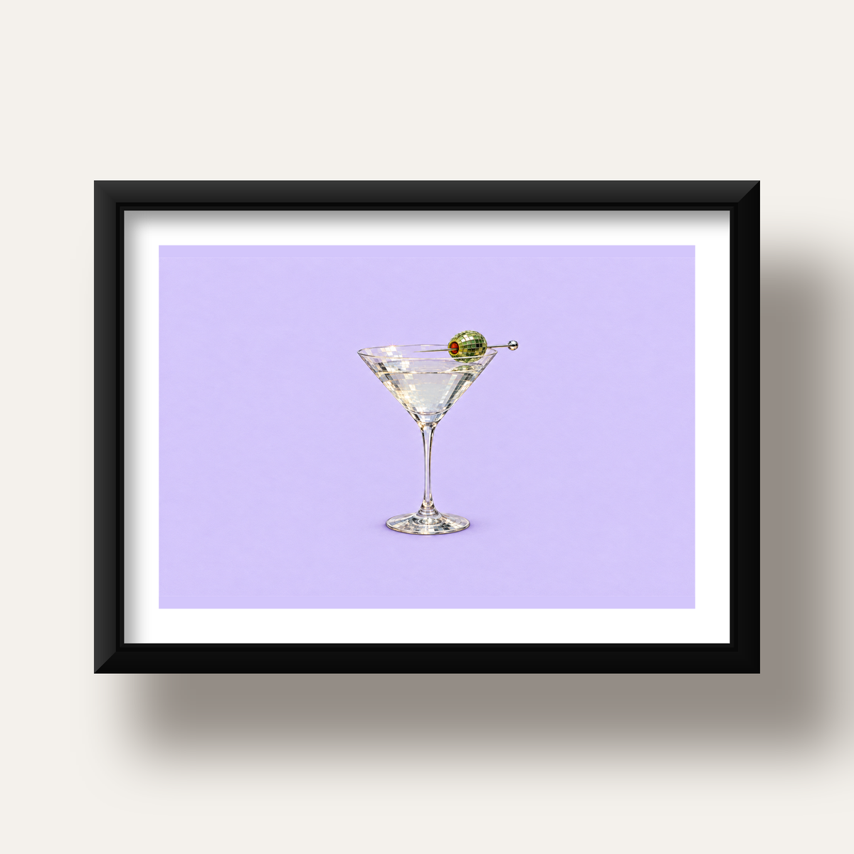 Işıltılı Martini: Modern Disco Stili Poster Baskı — siyah derin çerçeveli paspartulu