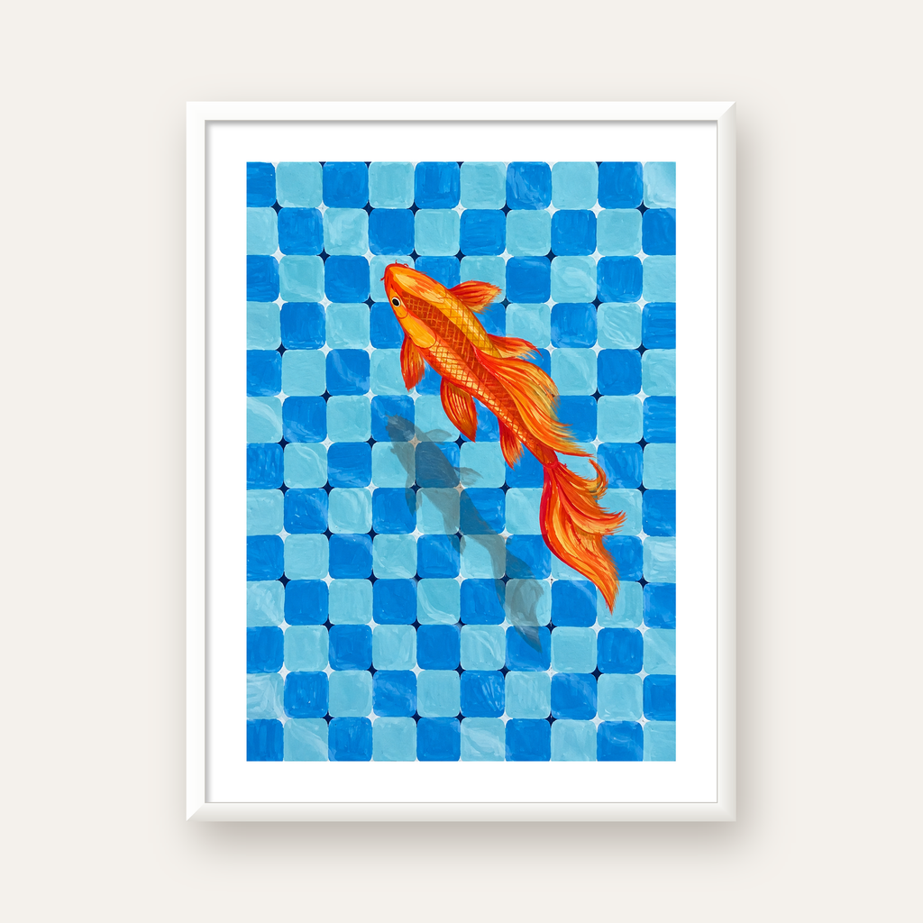 Turuncu Japon Balığı & Mozaik Zemin Poster – Modern Sanat Baskı — beyaz çerçeveli dikey poster