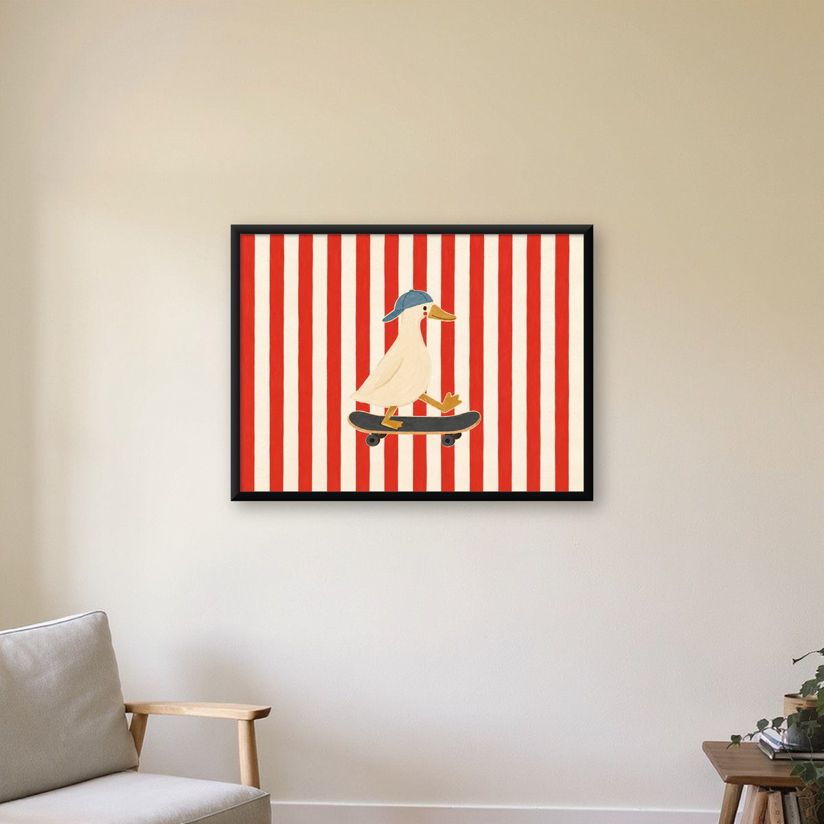 Kaykay Yapan Şapkalı Ördek Poster – Eğlenceli Dijital Sanat — Yatay baskı, çerçeveli hâliyle bir ev duvarında