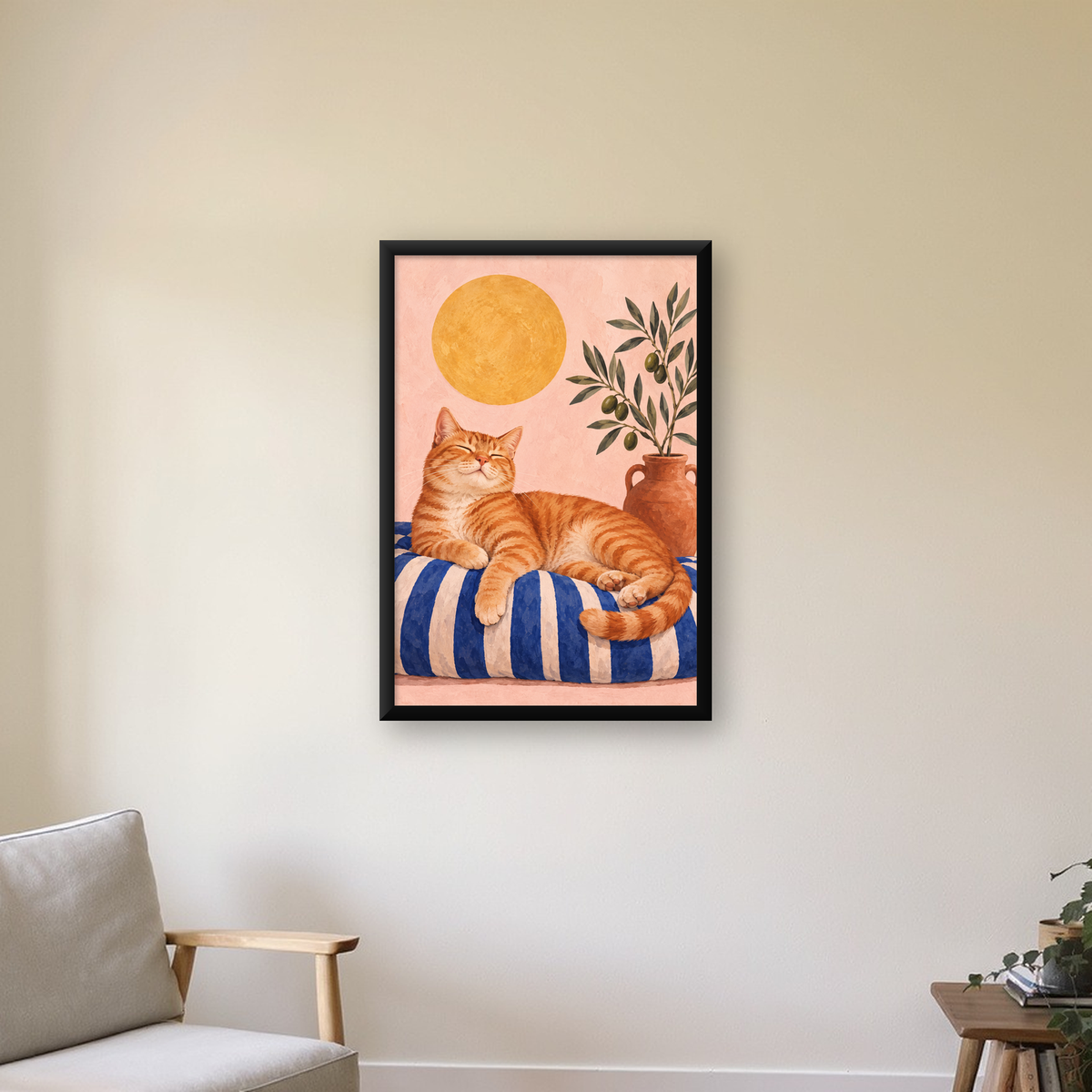 Güneşte Yatan Sarman Kedi Yağlı Boya Tarzı Poster — Dikey baskı, çerçeveli hâliyle bir ev duvarında