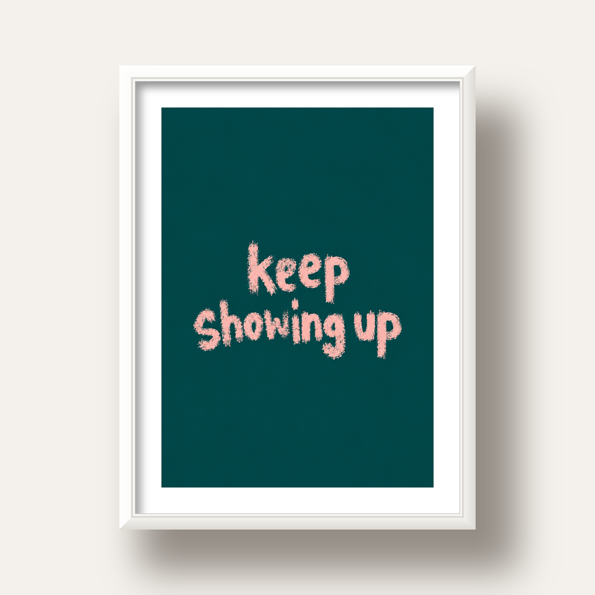 Keep Showing Up El Yazısı Motivasyonel Poster — beyaz derin çerçeveli paspartulu