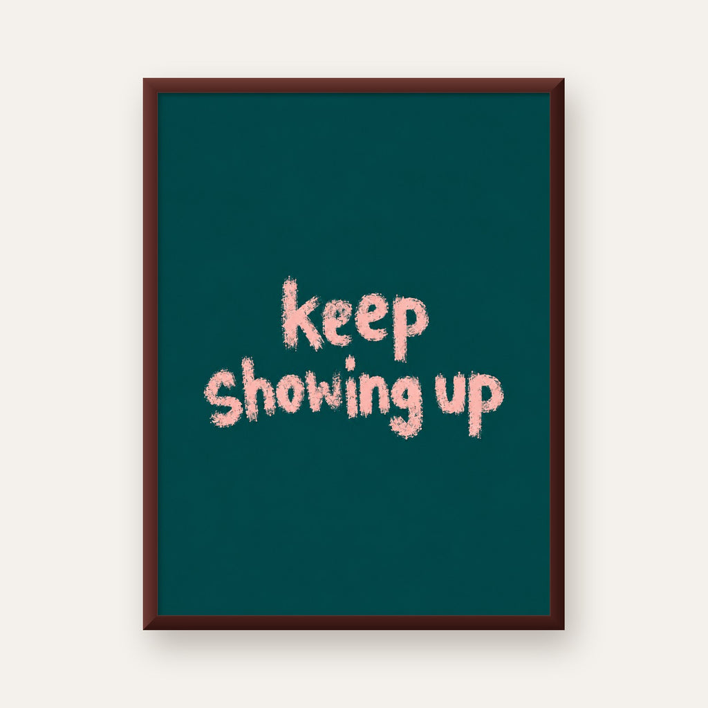 Keep Showing Up El Yazısı Motivasyonel Poster — ceviz çerçeveli