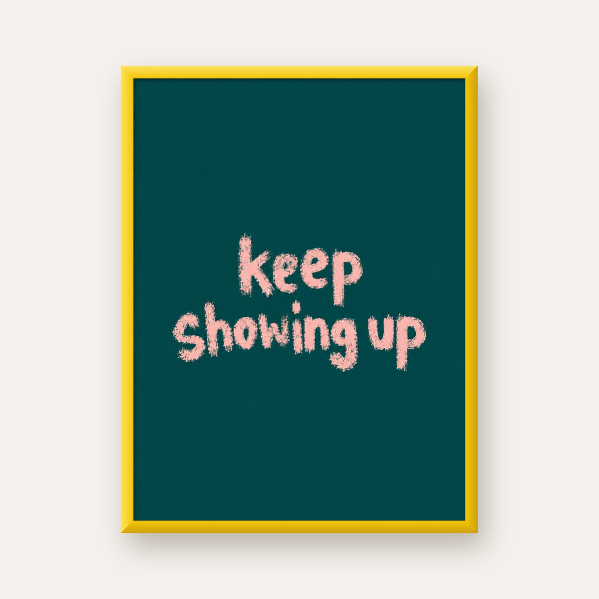 Keep Showing Up El Yazısı Motivasyonel Poster — sarı çerçeveli