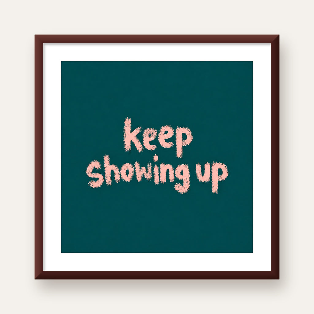 Keep Showing Up El Yazısı Motivasyonel Poster — ceviz çerçeveli paspartulu