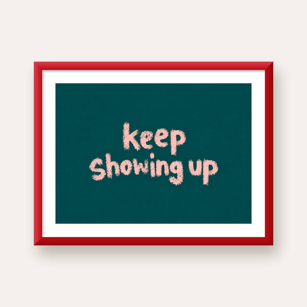 Keep Showing Up El Yazısı Motivasyonel Poster — kırmızı çerçeveli paspartulu