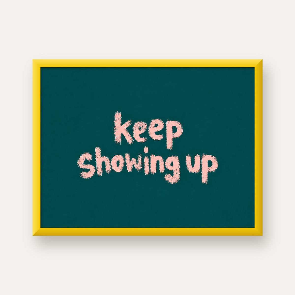 Keep Showing Up El Yazısı Motivasyonel Poster — sarı çerçeveli