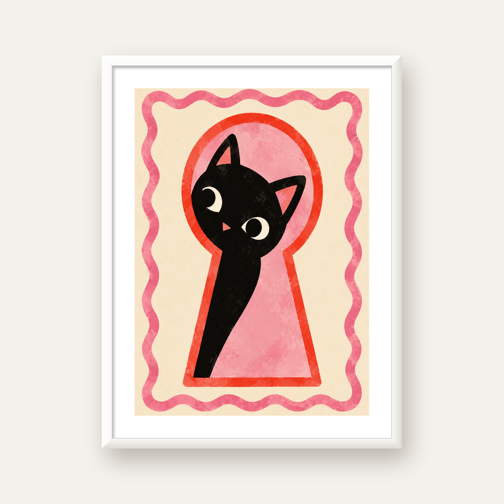 Anahtar Deliğinden Bakan Sevimli Siyah Kedi Poster — beyaz çerçeveli dikey poster