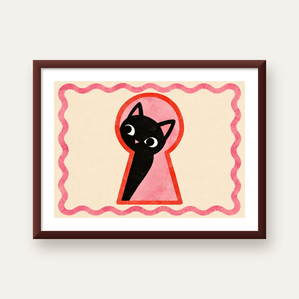 Anahtar Deliğinden Bakan Sevimli Siyah Kedi Poster — ceviz çerçeveli paspartulu
