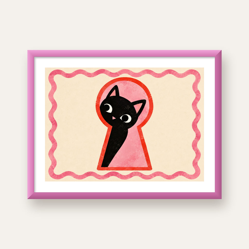 Anahtar Deliğinden Bakan Sevimli Siyah Kedi Poster — pembe çerçeveli paspartulu