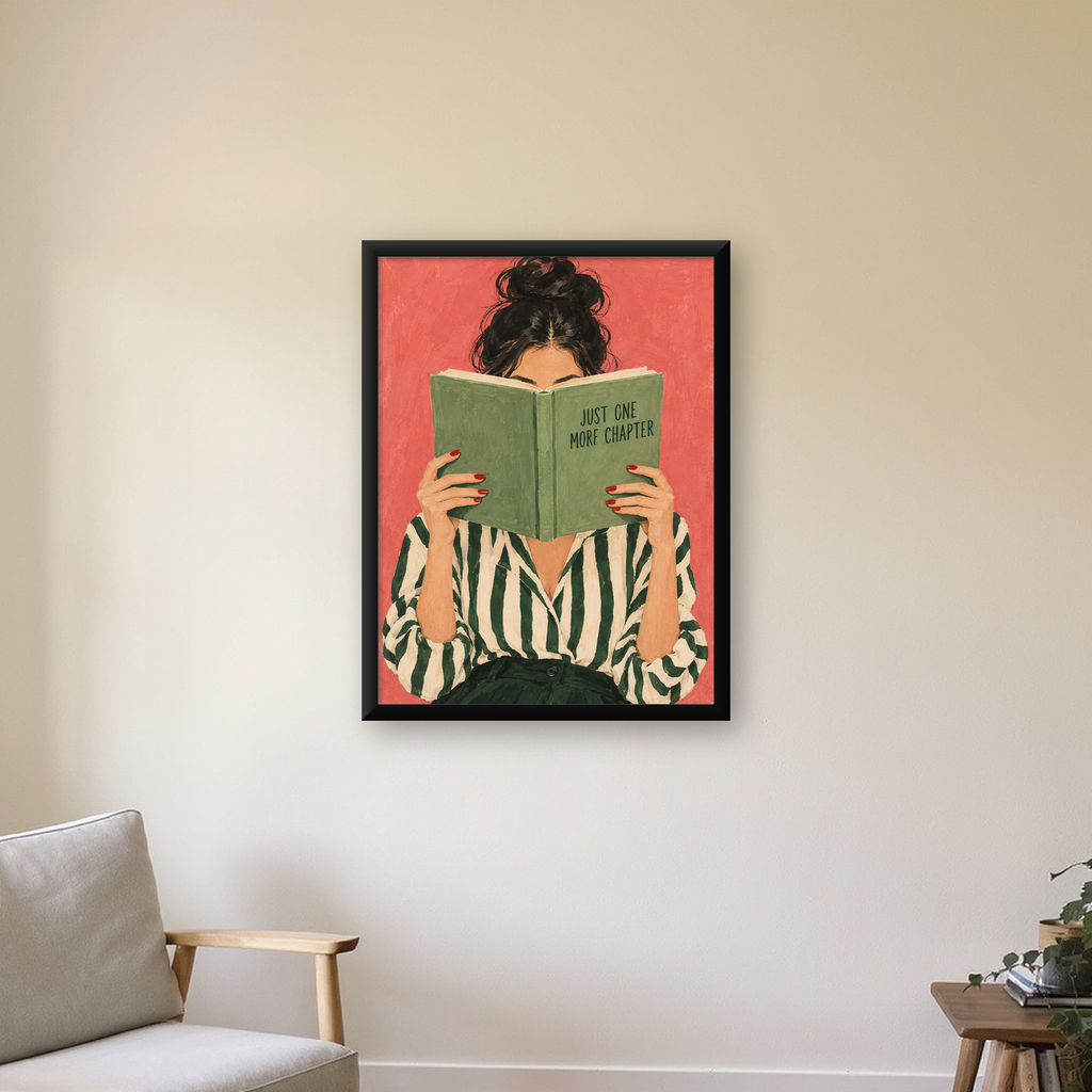 Kitap Okuyan Kadın İllüstrasyonlu Poster – Just One More Chapter — Dikey baskı, çerçeveli hâliyle bir ev duvarında