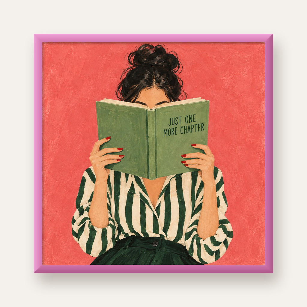 Kitap Okuyan Kadın İllüstrasyonlu Poster – Just One More Chapter — pembe çerçeveli