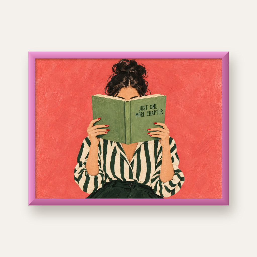 Kitap Okuyan Kadın İllüstrasyonlu Poster – Just One More Chapter — pembe çerçeveli