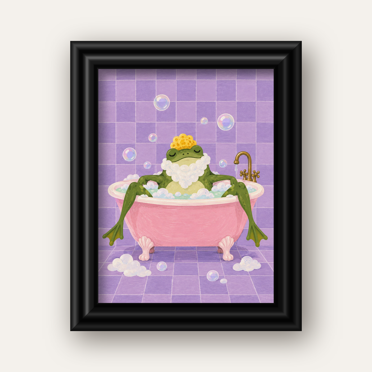 Küvette Rahatlayan Kurbağa Sevimli Poster – Mor & Pembe Dekor — siyah galeri çerçeveli