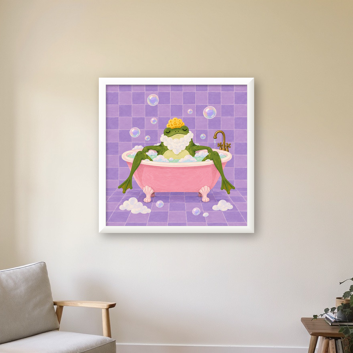 Küvette Rahatlayan Kurbağa Sevimli Poster – Mor & Pembe Dekor — beyaz çerçeveli kare poster