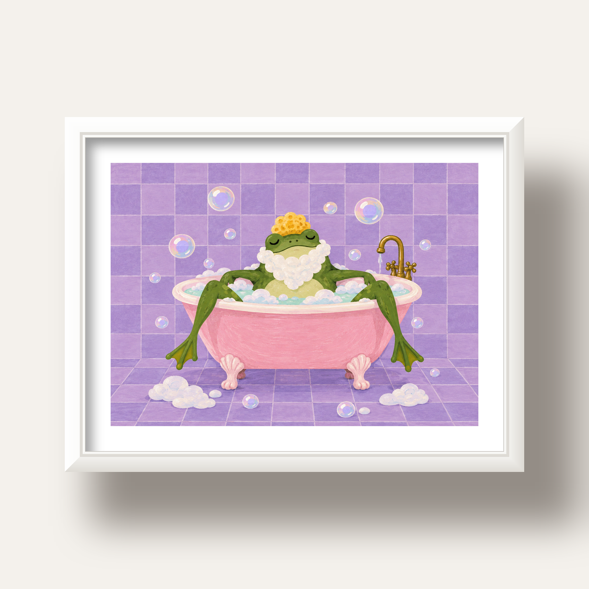 Küvette Rahatlayan Kurbağa Sevimli Poster – Mor & Pembe Dekor — beyaz derin çerçeveli paspartulu