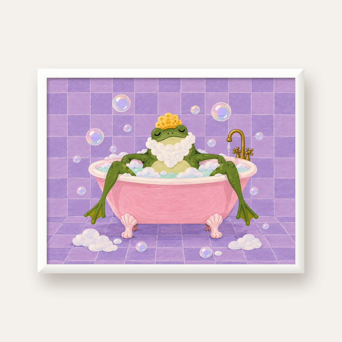 Küvette Rahatlayan Kurbağa Sevimli Poster – Mor & Pembe Dekor — beyaz çerçeveli yatay poster