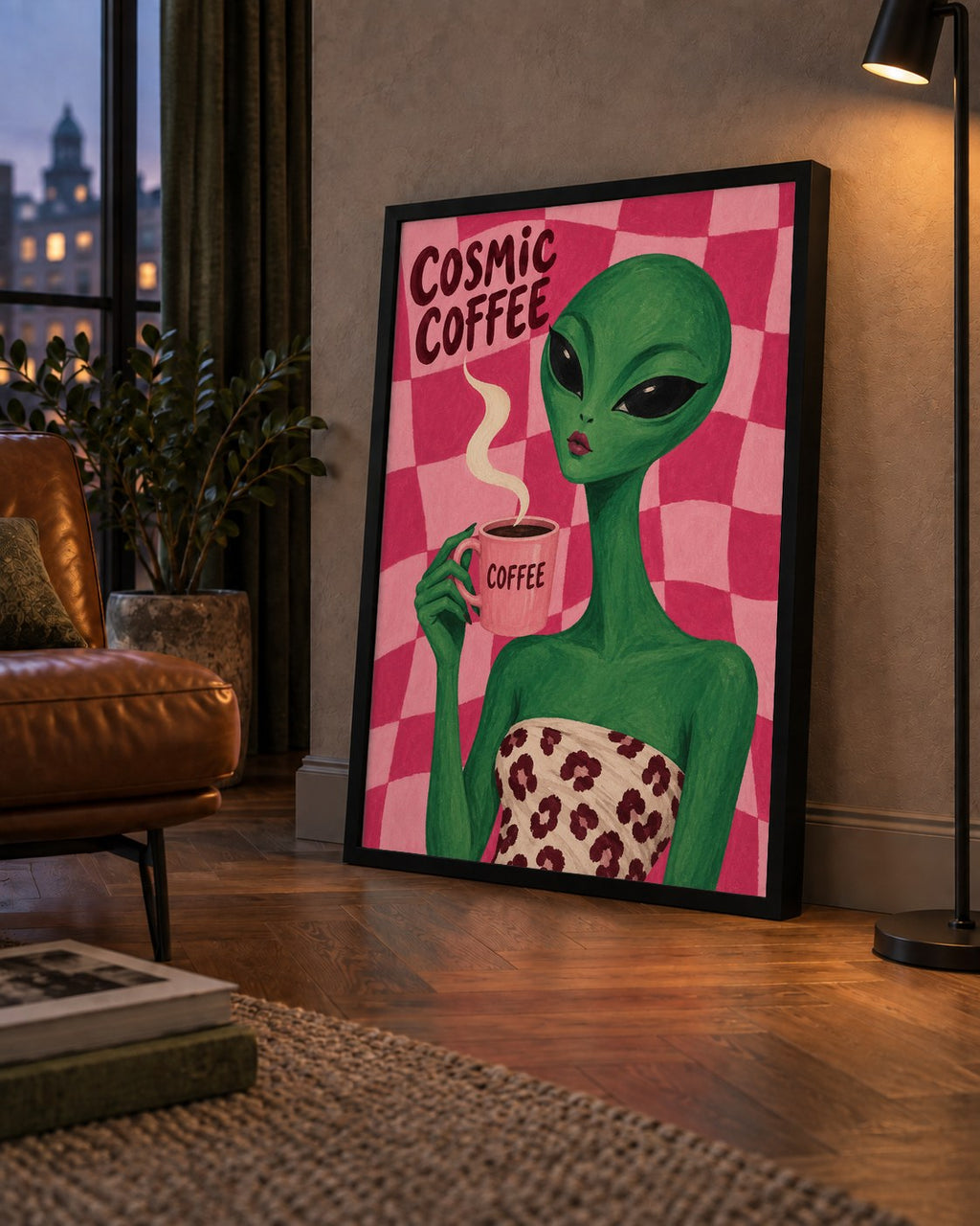 Cosmic Coffee Uzaylı Kahve Poster – Renkli İllüstrasyon Duvar Sanatı — çerçeveli hâliyle bir ev duvarında