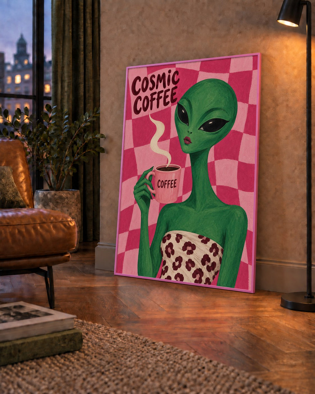 Cosmic Coffee Uzaylı Kahve Poster – Renkli İllüstrasyon Duvar Sanatı — çerçeveli hâliyle bir ev duvarında