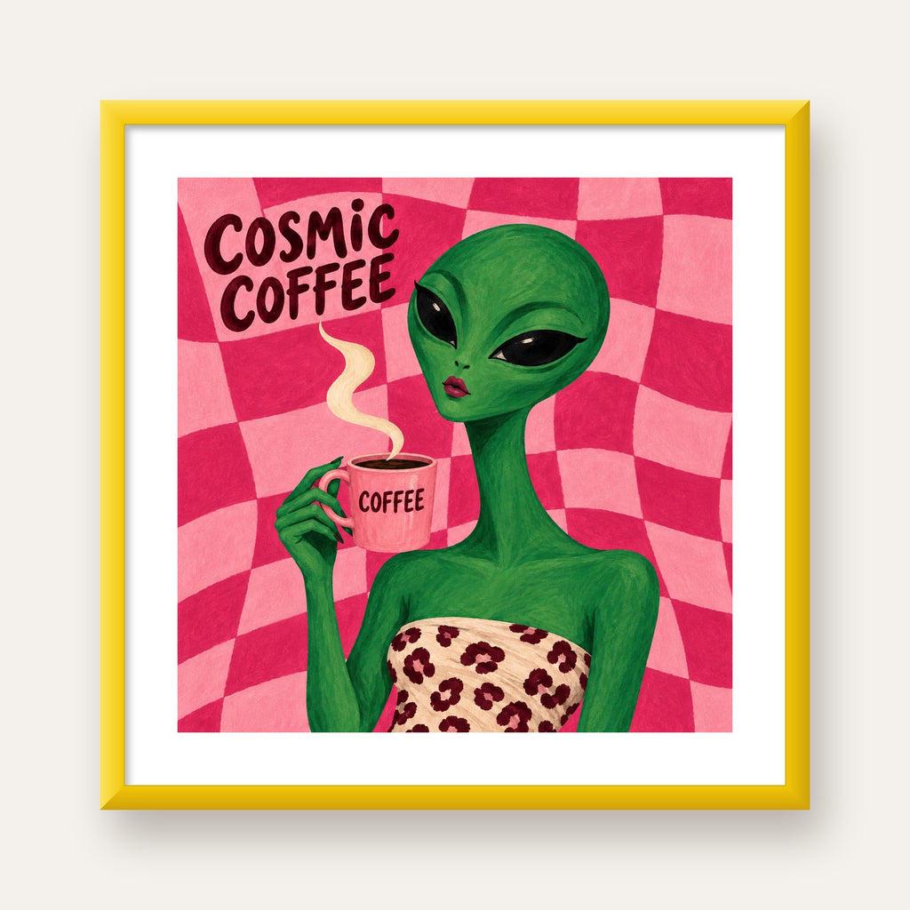 Cosmic Coffee Uzaylı Kahve Poster – Renkli İllüstrasyon Duvar Sanatı — sarı çerçeveli paspartulu