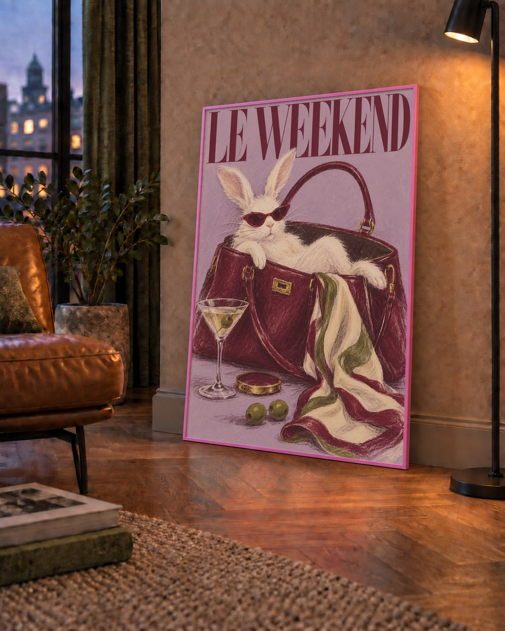 Sofistike Tavşan ve Le Weekend Pastel Poster — çerçeveli hâliyle bir ev duvarında