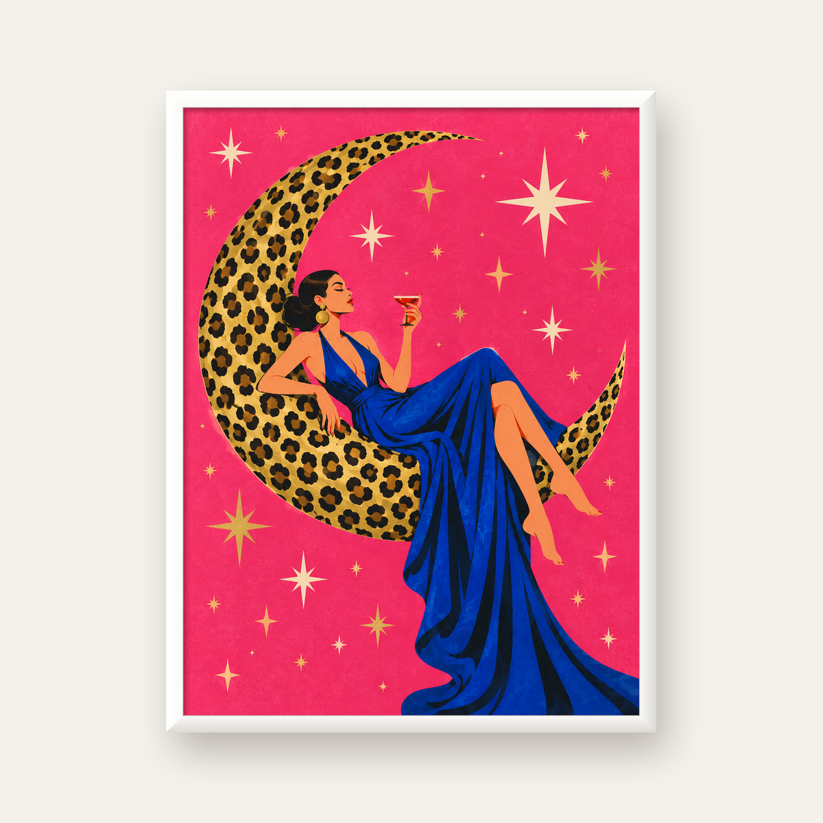 Leopar Ayda Uzanan Kadın — beyaz çerçeveli dikey poster