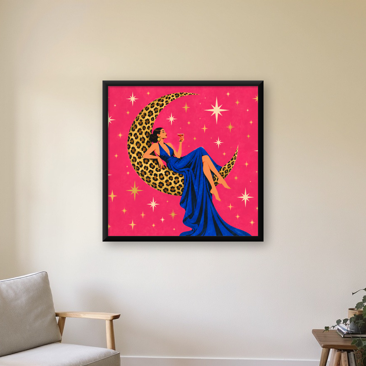Leopar Desenli Ay ve Kadın Figürlü Sanatsal Poster — Kare baskı, çerçeveli hâliyle bir ev duvarında