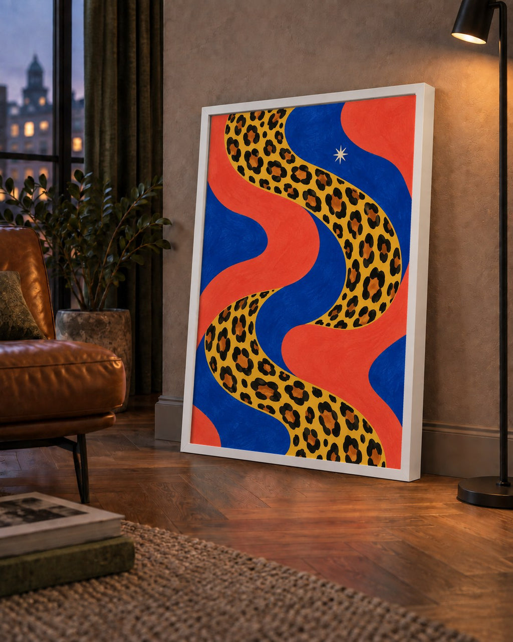 Leopar Desenli Abstrakt Yol Poster – Canlı Renkli Modern Sanat — çerçeveli hâliyle bir ev duvarında
