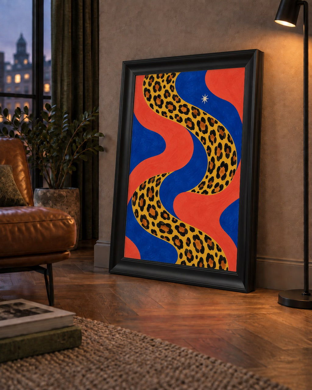 Leopar Desenli Abstrakt Yol Poster – Canlı Renkli Modern Sanat — çerçeveli hâliyle bir ev duvarında