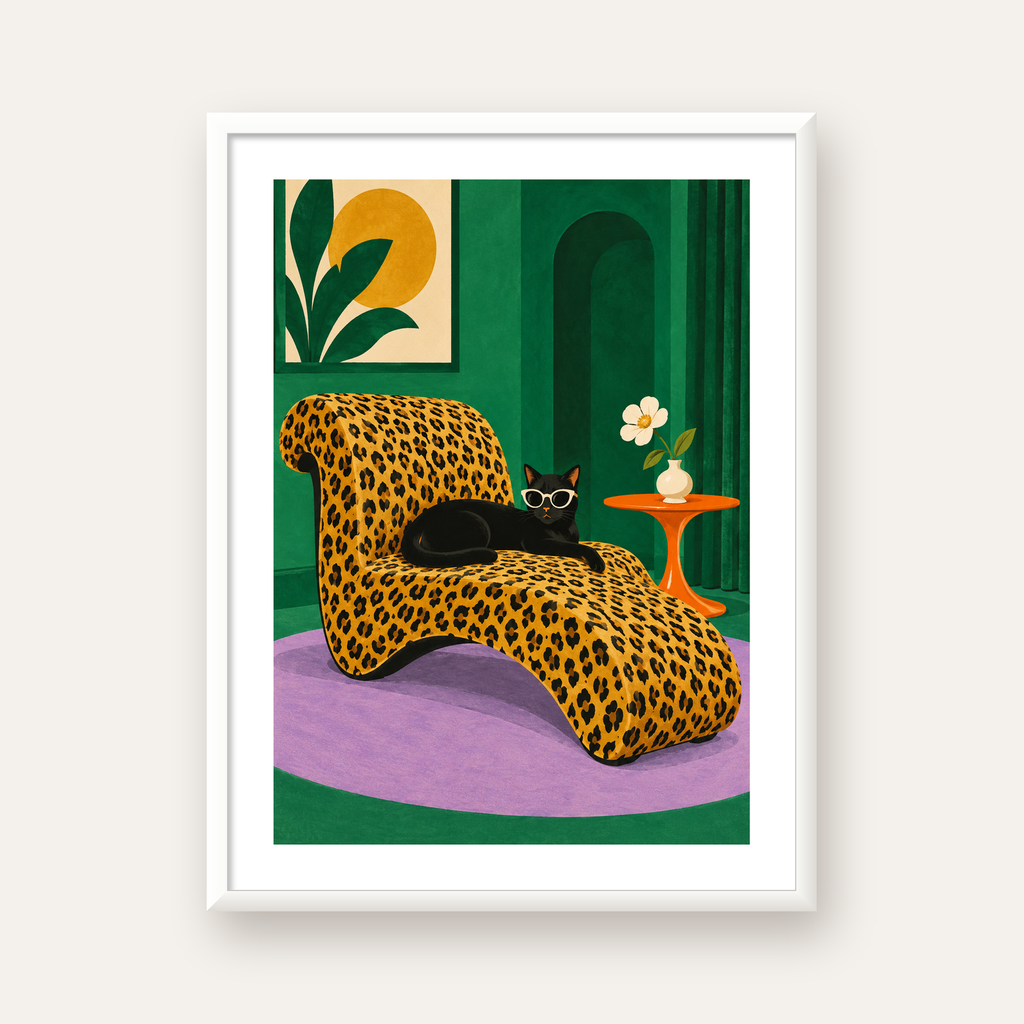Leopar Desenli Koltukta Gözlüklü Siyah Kedi Poster — beyaz çerçeveli dikey poster