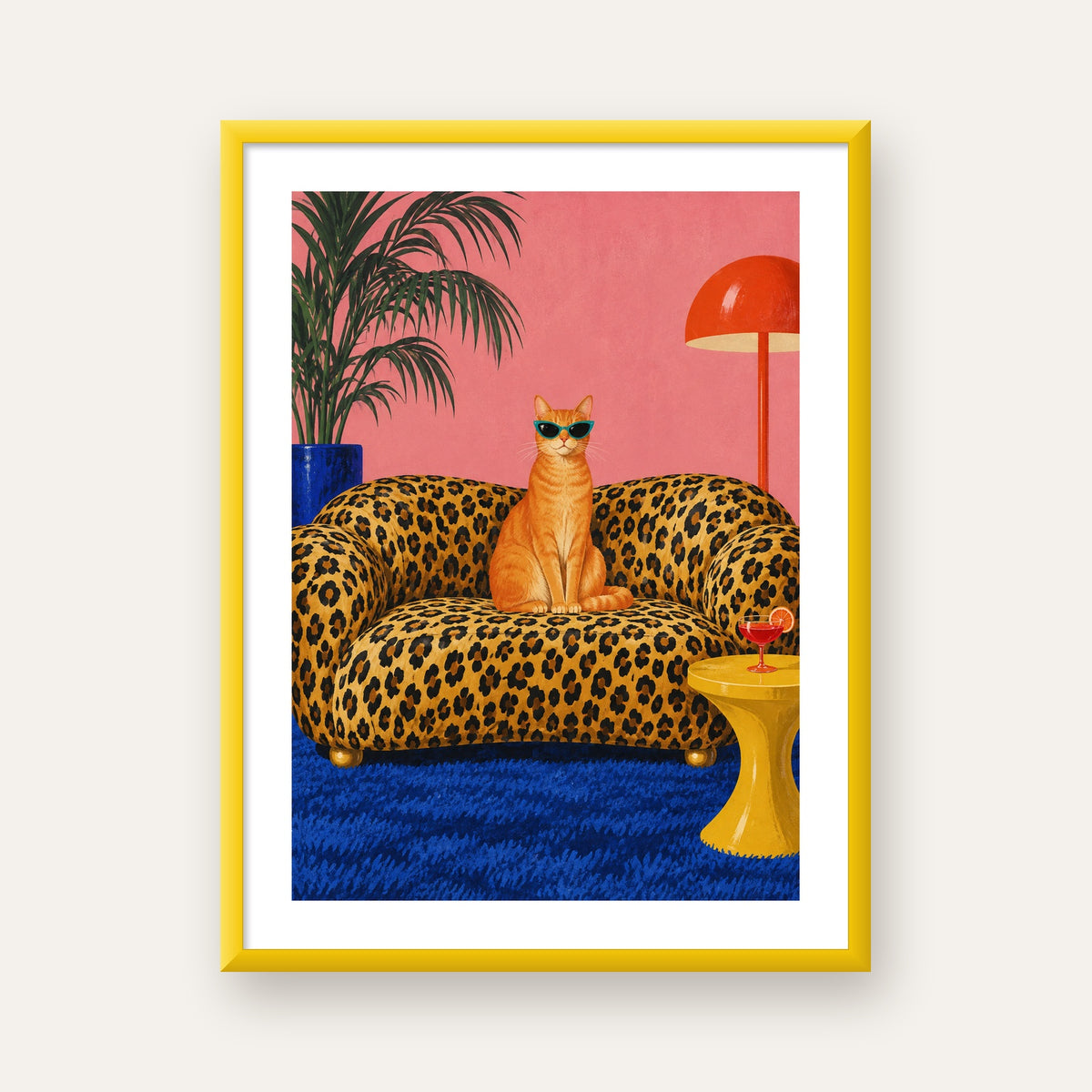 Leopar Koltukta Turkuaz Gözlü Turuncu Kedi Retro Poster — sarı çerçeveli paspartulu