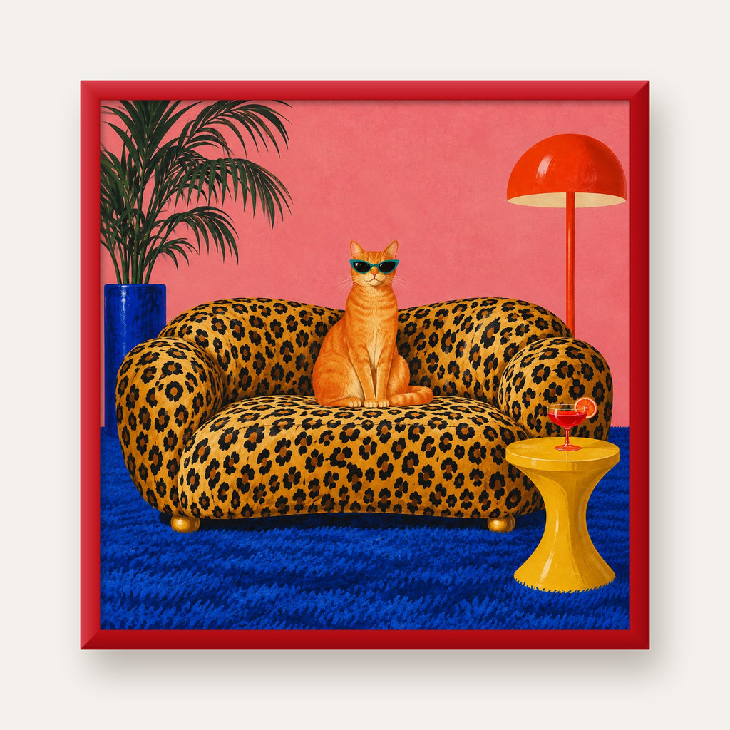 Leopar Koltukta Turkuaz Gözlü Turuncu Kedi Retro Poster — kırmızı çerçeveli