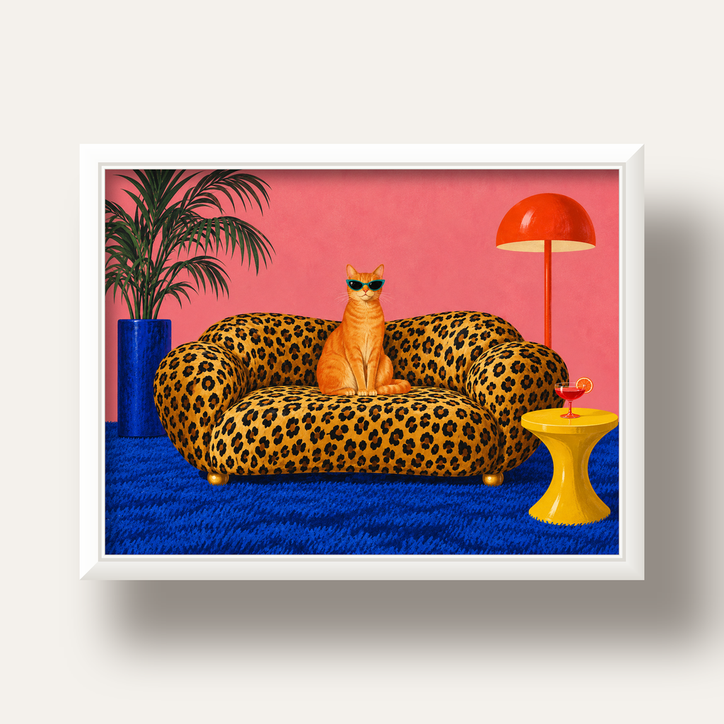 Leopar Koltukta Turkuaz Gözlü Turuncu Kedi Retro Poster — beyaz derin çerçeveli
