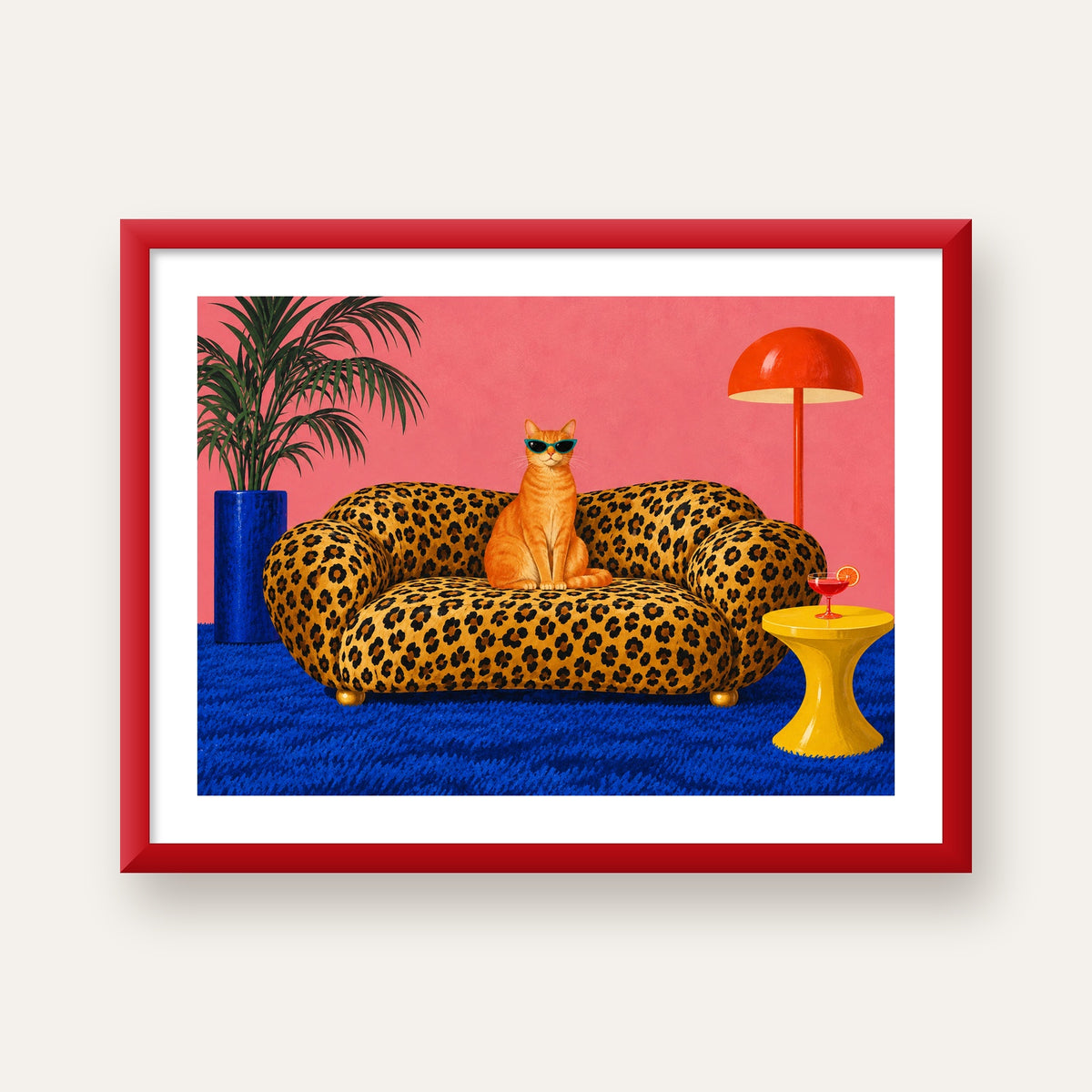 Leopar Koltukta Turkuaz Gözlü Turuncu Kedi Retro Poster — kırmızı çerçeveli paspartulu