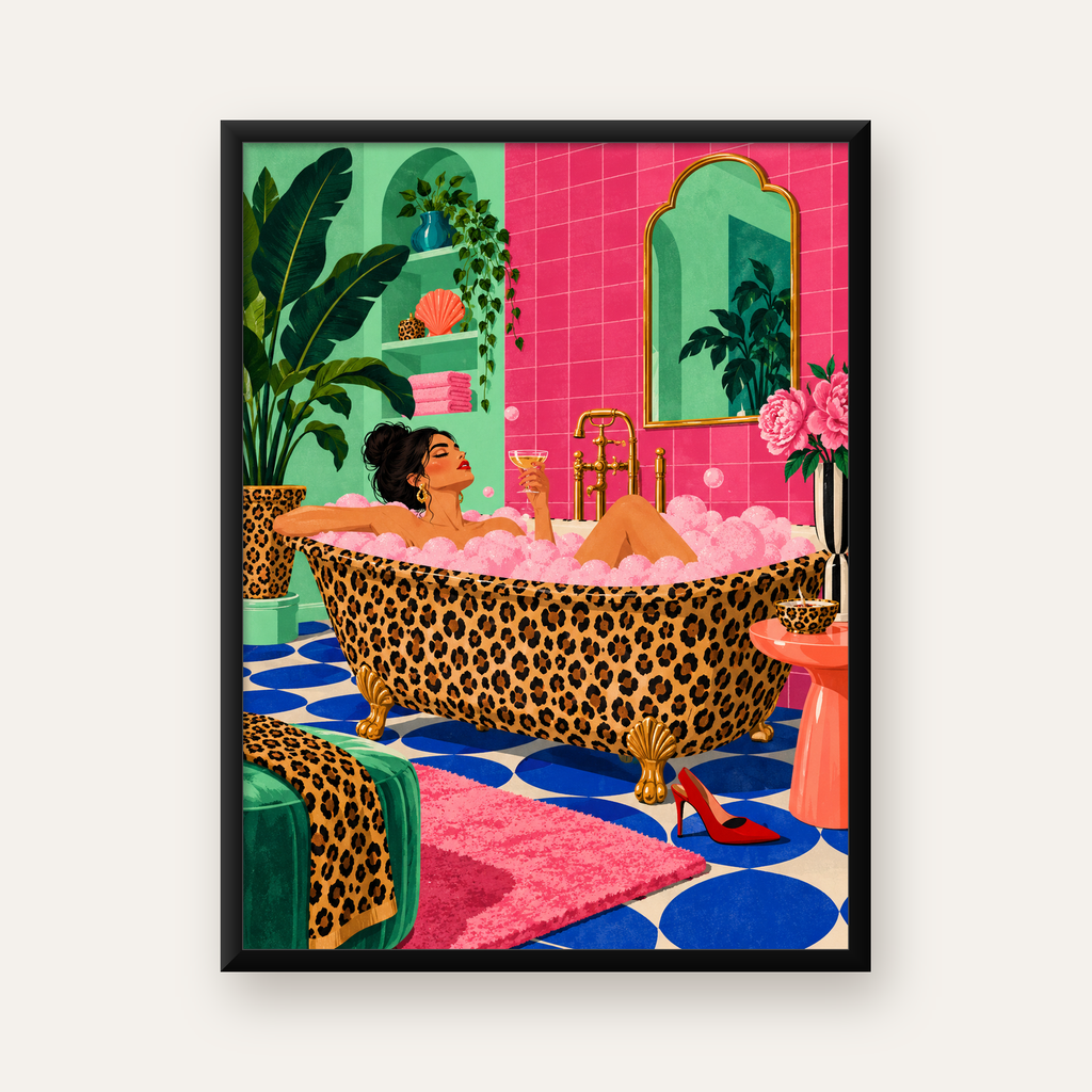 Lüks Banyo & Leopar Desenli Kadın İllüstrasyon Poster — Dikey baskı, düz siyah çerçeveli duvar posteri