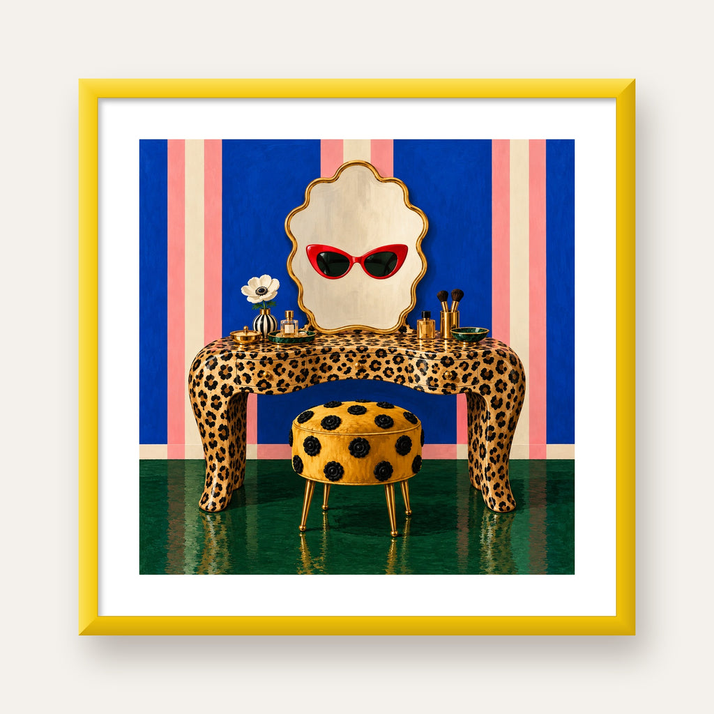 Leopar Desenli Makyaj Masası Poster – Modern ve Havalı Dekor — sarı çerçeveli paspartulu