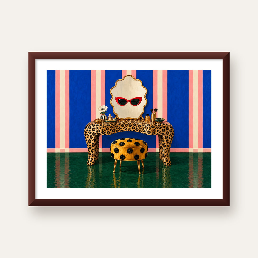 Leopar Desenli Makyaj Masası Poster – Modern ve Havalı Dekor — ceviz çerçeveli paspartulu