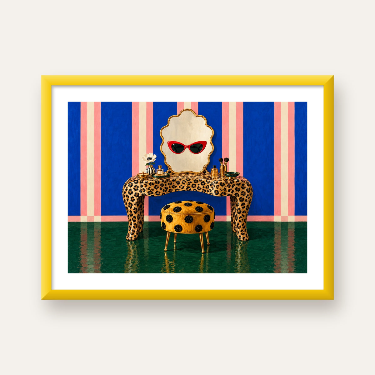 Leopar Desenli Makyaj Masası Poster – Modern ve Havalı Dekor — sarı çerçeveli paspartulu