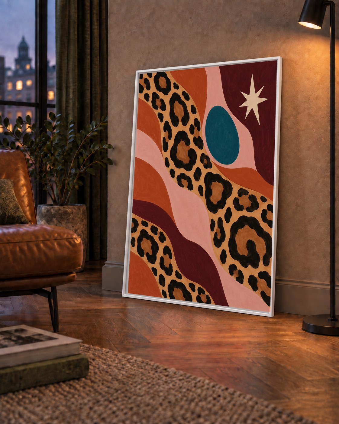 Modern Leopar Deseni ve Soyut Formlar Poster Baskısı — çerçeveli hâliyle bir ev duvarında