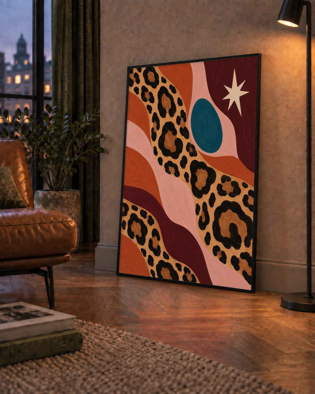 Modern Leopar Deseni ve Soyut Formlar Poster Baskısı — çerçeveli hâliyle bir ev duvarında