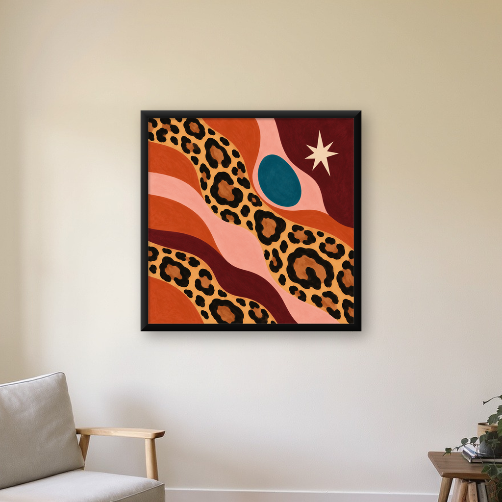 Modern Leopar Deseni ve Soyut Formlar Poster Baskısı — Kare baskı, çerçeveli hâliyle bir ev duvarında