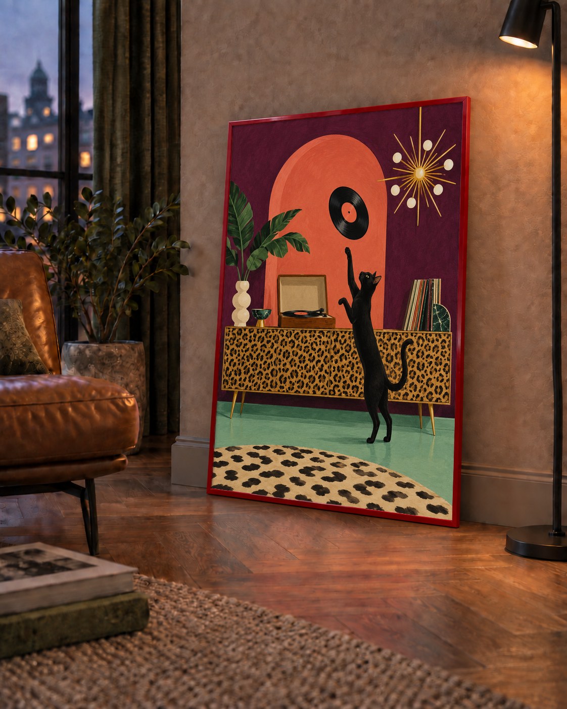 Retro Salonda Siyah Kedi – Dijital Poster, Modern Dekor — çerçeveli hâliyle bir ev duvarında
