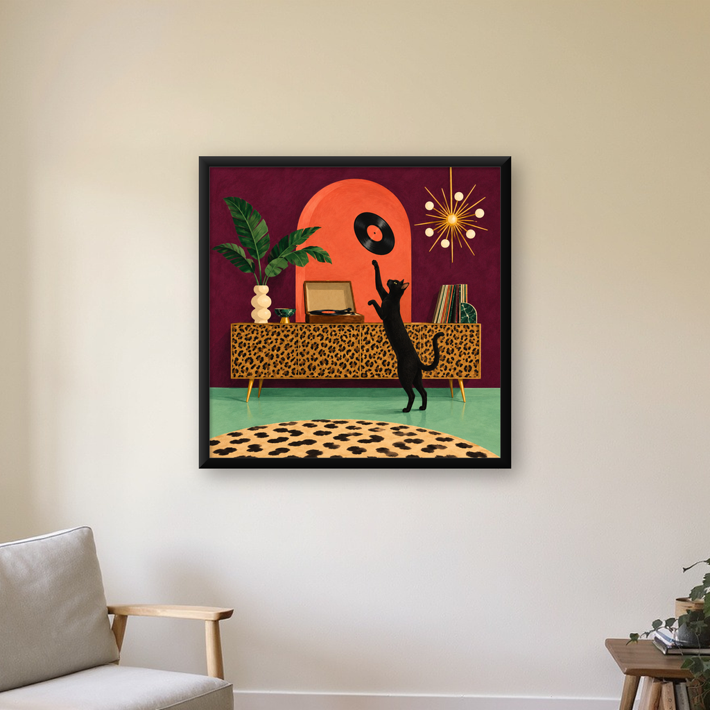 Retro Salonda Siyah Kedi – Dijital Poster, Modern Dekor — Kare baskı, çerçeveli hâliyle bir ev duvarında