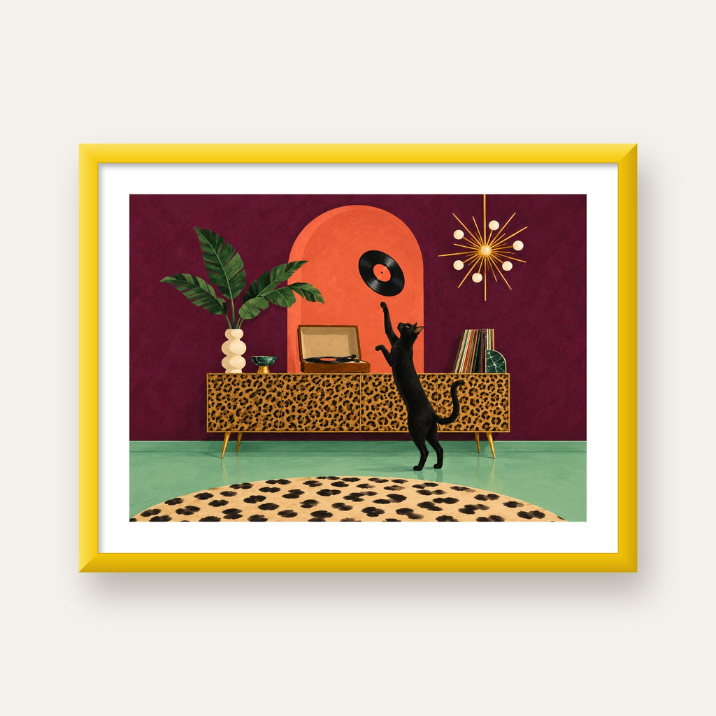Retro Salonda Siyah Kedi – Dijital Poster, Modern Dekor — sarı çerçeveli paspartulu
