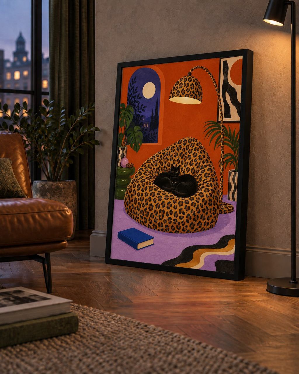 Leopar Desenli Koltukta Siyah Kediler Poster Modern Retro — çerçeveli hâliyle bir ev duvarında