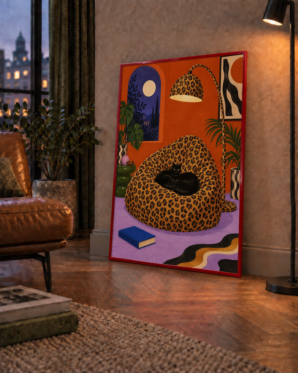 Leopar Desenli Koltukta Siyah Kediler Poster Modern Retro — çerçeveli hâliyle bir ev duvarında