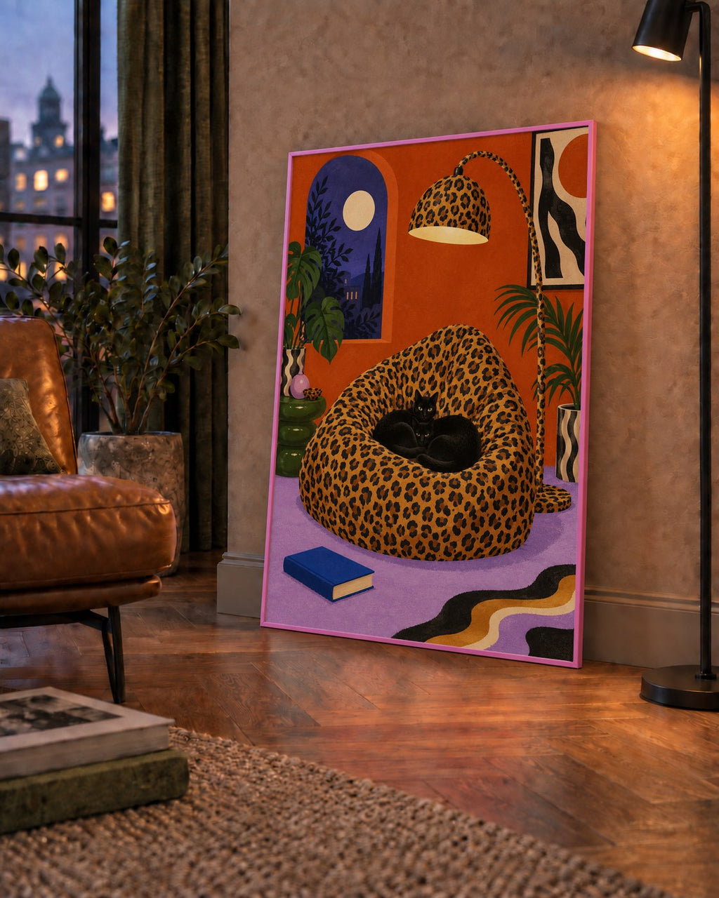 Leopar Desenli Koltukta Siyah Kediler Poster Modern Retro — çerçeveli hâliyle bir ev duvarında